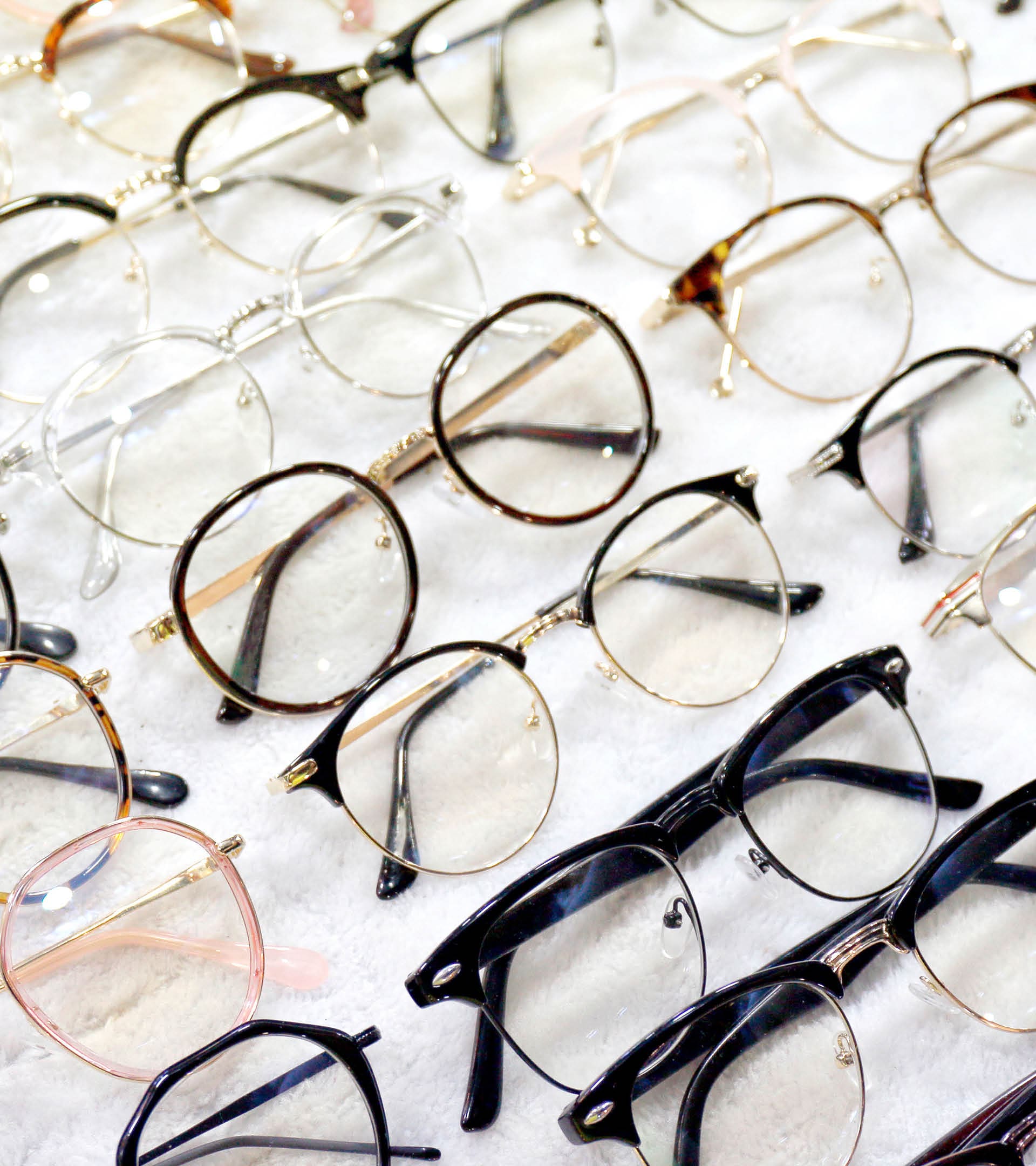 Glasses, Eyeglasses Optical Store, Fashion eyewear at night market, Colorful glasses, Glasses on shelf, Glasses in optical store shopping mall (Selective Focus)